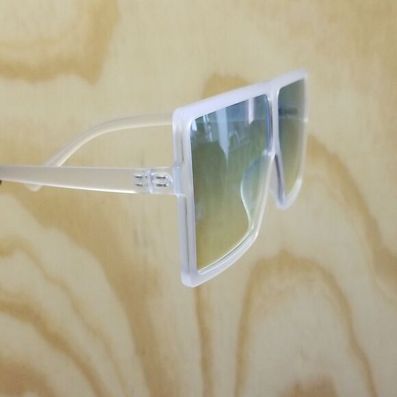 High Fashion Wmn's Oversized Sunglasses. - Picture 6 of 7